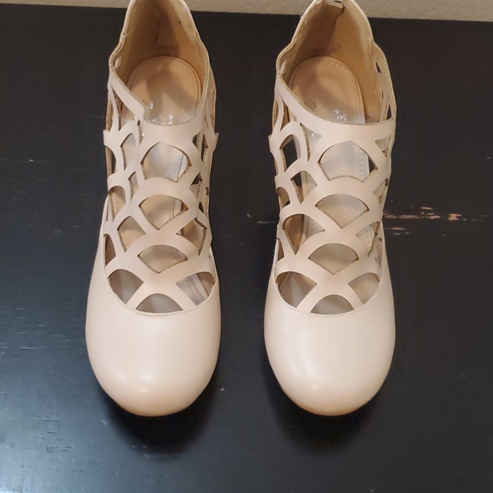 Heels - Picture 2 of 5